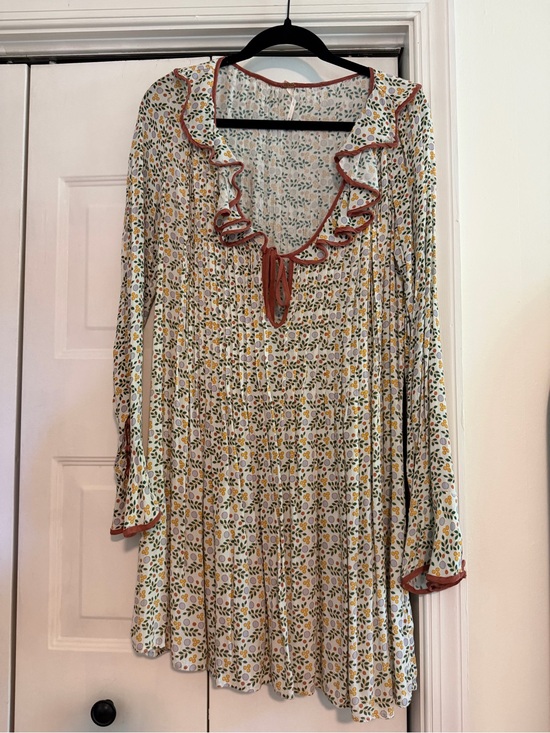 Free People Dresses & Skirts - Free People Cream Floral Long Sleeve Dress